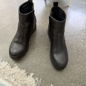 Camper Black Leather Ankle Booties with Side Zip